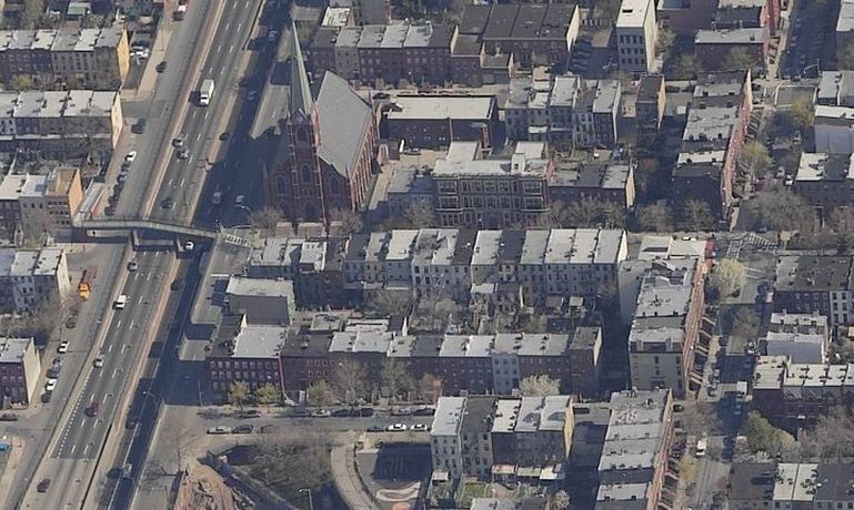 carroll gardens: Sacred Heart RC Church, 108 Carroll St - monsignor delvechio rt - hicks str